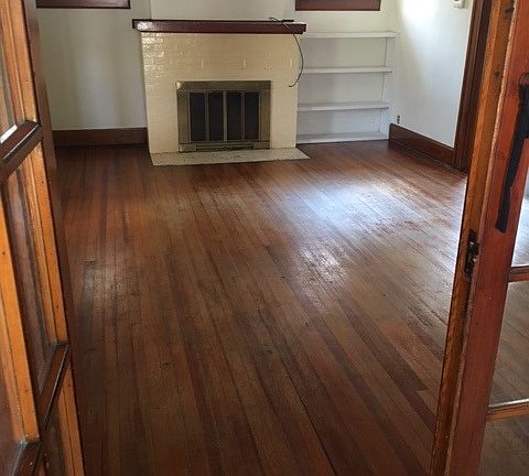 4th image of 1115 E Saint Clair St