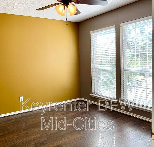 8702 Saddlehorn Dr — Photo 35
