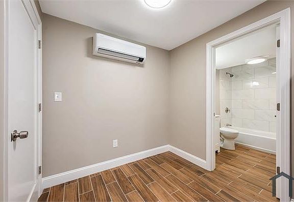 5th image of 25 Buckley St #B