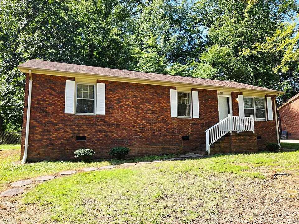 704 Broad St