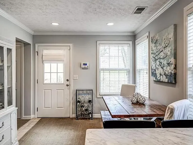 1812 Hickory Rd — Photo 8
