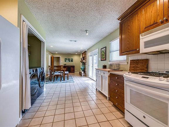 2nd image of 430 Royal Crest Dr