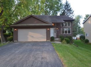 25225 W Entrance Dr, Lake Villa, IL 60046