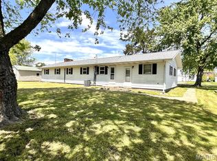 104 W 1st St, Coffeen, IL 62017