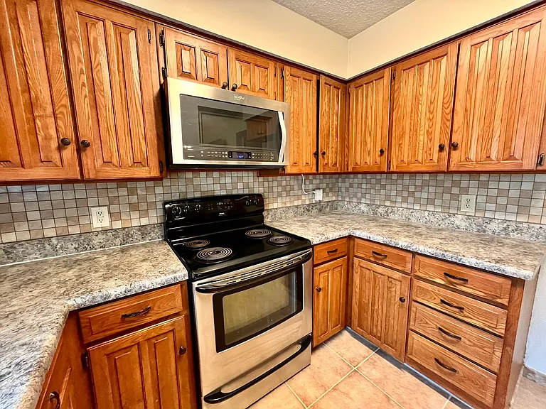 3904 Woodbury Ct — Photo 10