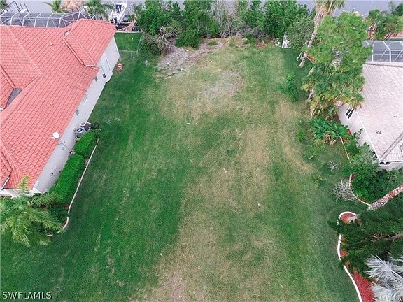 3rd image of 2839 SW 50th Ter