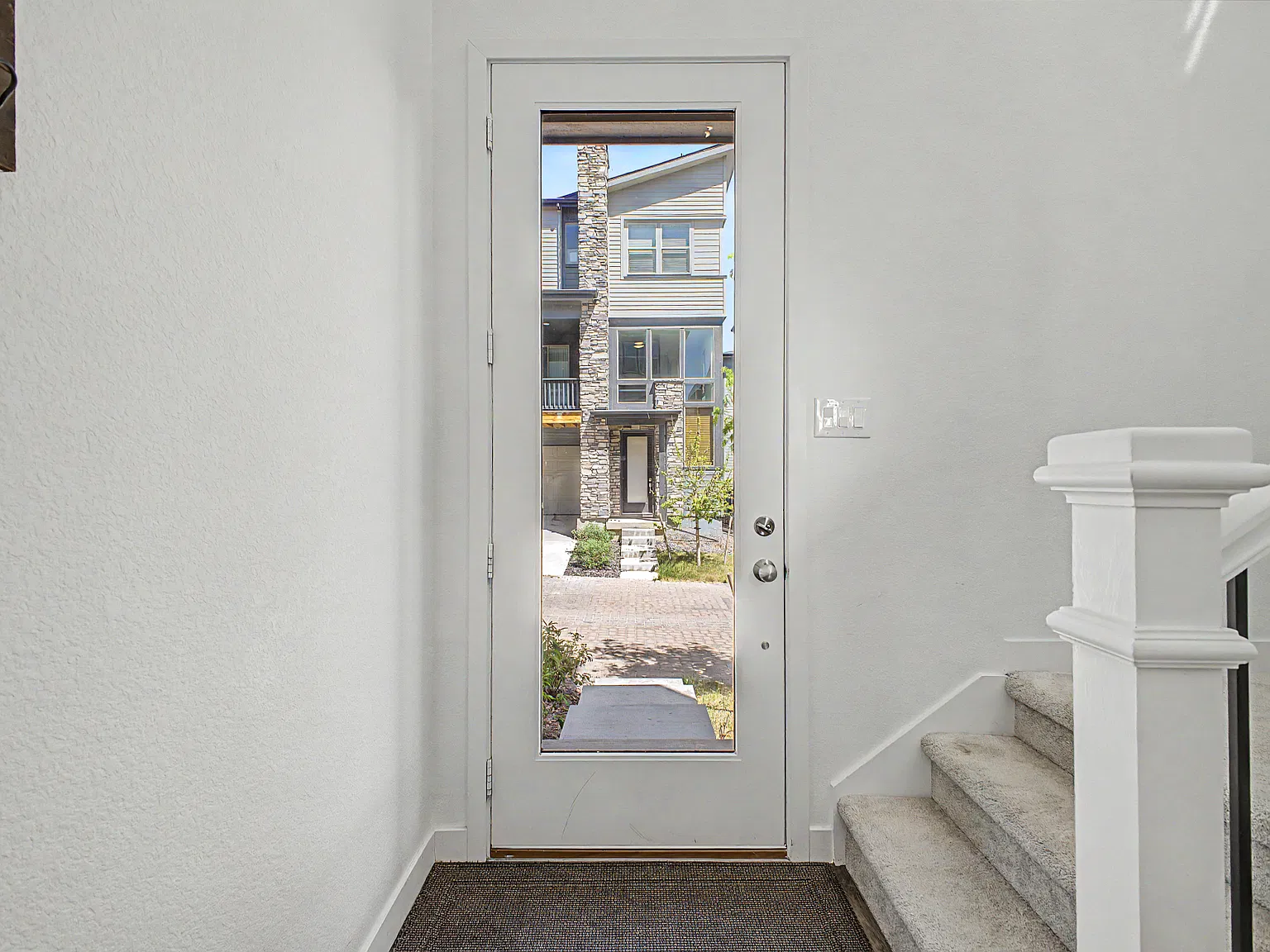 4 bed, 2270 sqft, $3,750 — Photo 3