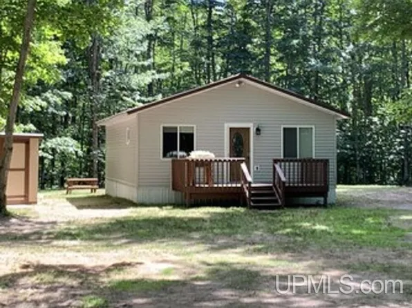 285 N Round Lake Rd, Wetmore, MI 49895