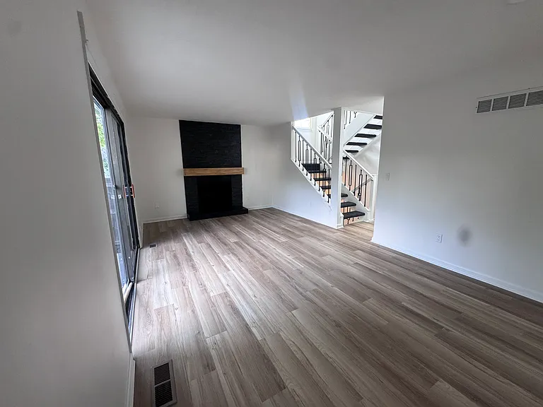 W 108th Pl — Photo 10