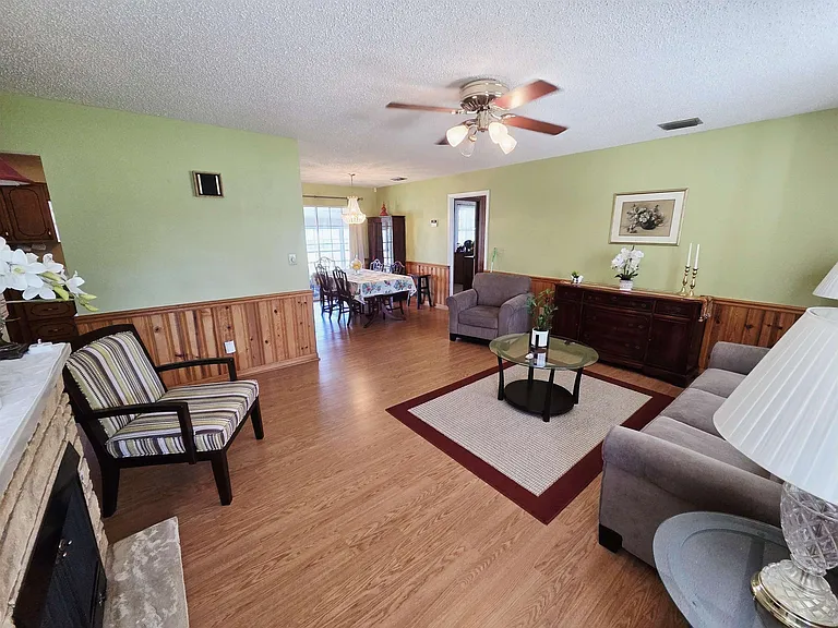 102 S Claire Dr — Photo 11