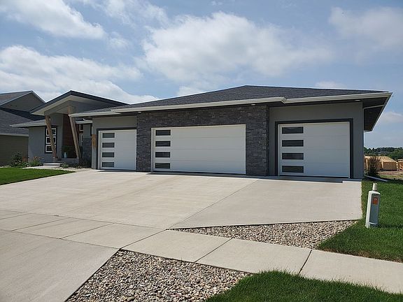 6+ stall garage.