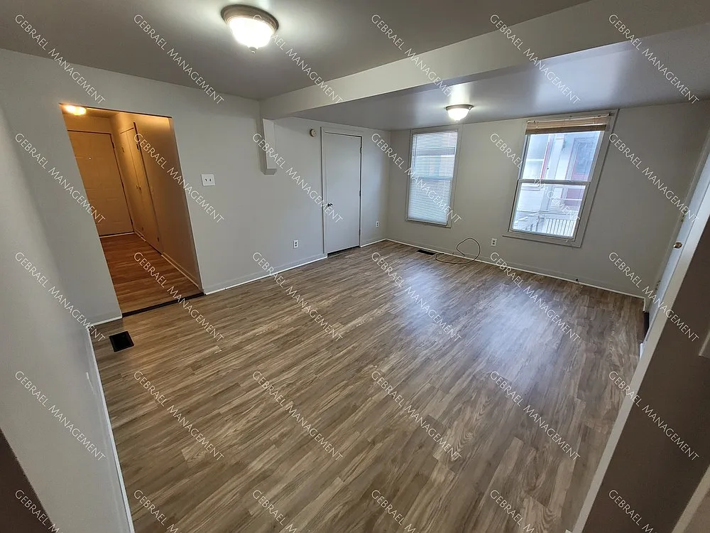 804 N Webster St — Photo 3