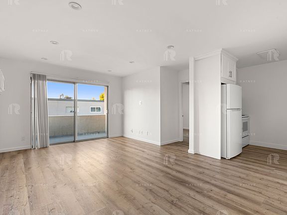 3rd image of 18657 Collins St #20