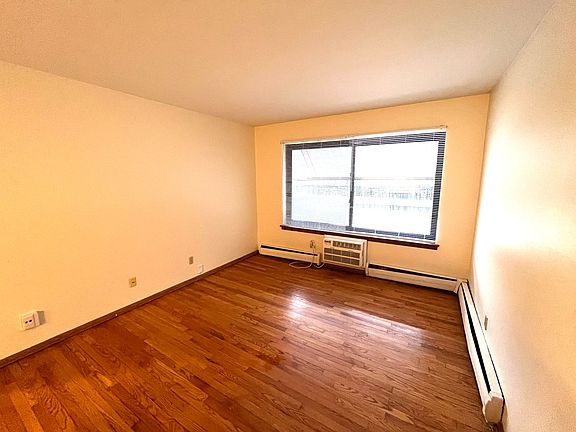5th image of 1441 N Franklin Pl APT 11
