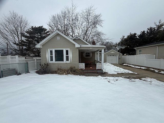 1st image of 2700 Magee Pl