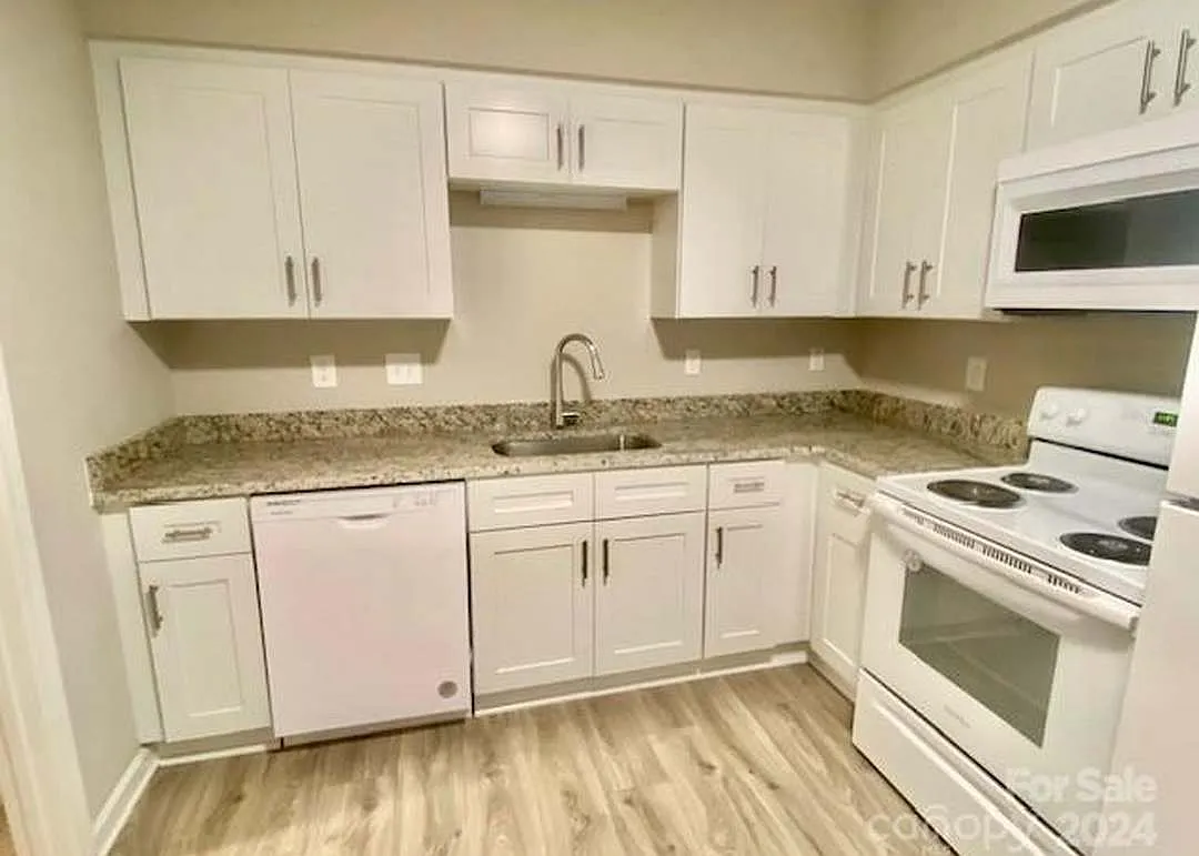2 bed, 1.5 bath, 1013 sqft, $1,750 — Photo 3