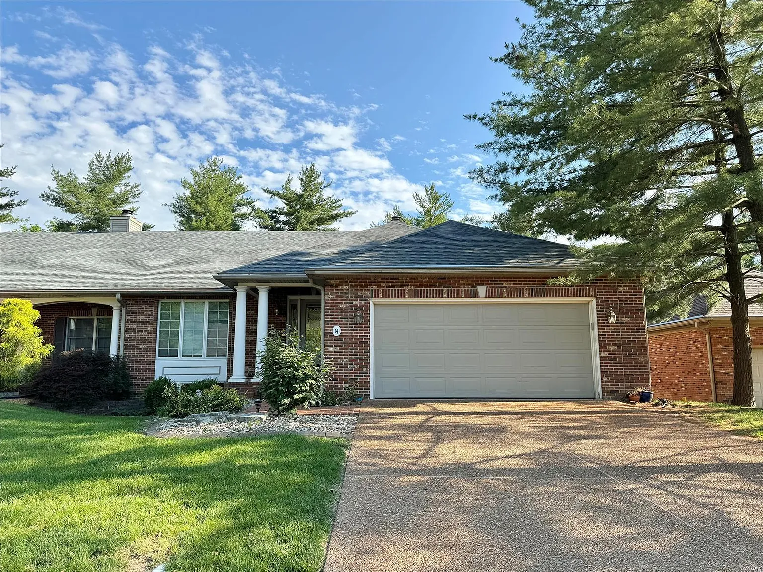 14 Pine Hollow Ct photo 1