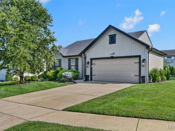 557 Crystal Stream Dr, Wentzville, MO 63385