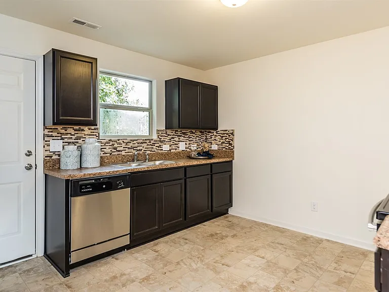515 Hobkirks Pl — Photo 6