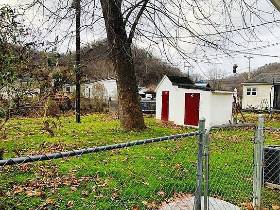 4th image of 1209 Lakeview Ave