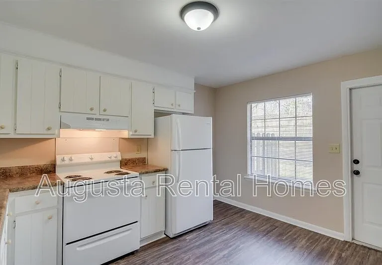 1916 Central Ave #C — Photo 7
