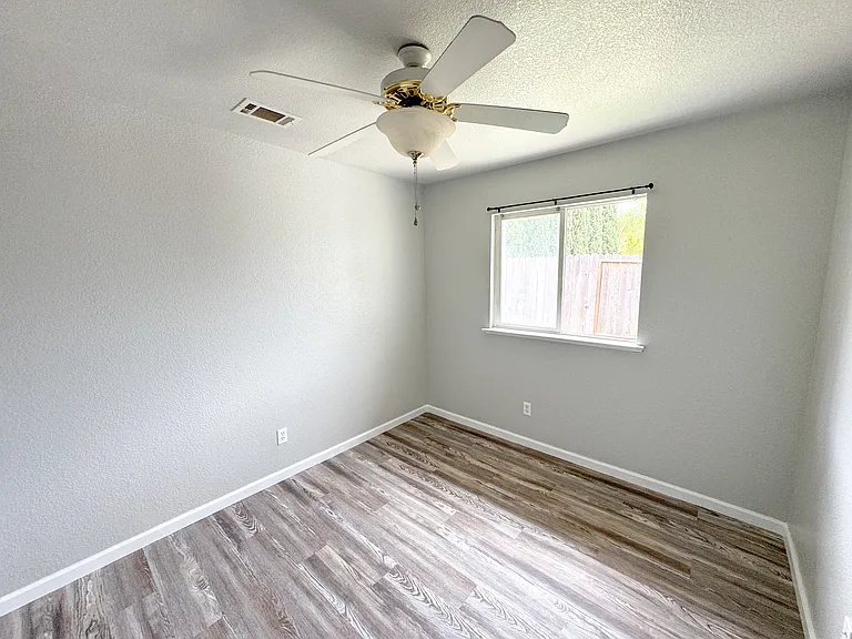 4108 Oak Ct — Photo 11