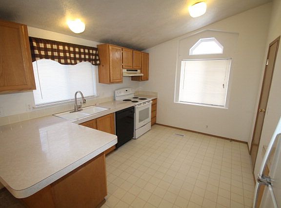 3rd image of 1155 Canyon Ave