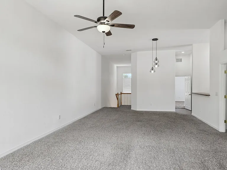Devon Circle Apartments — Photo 29