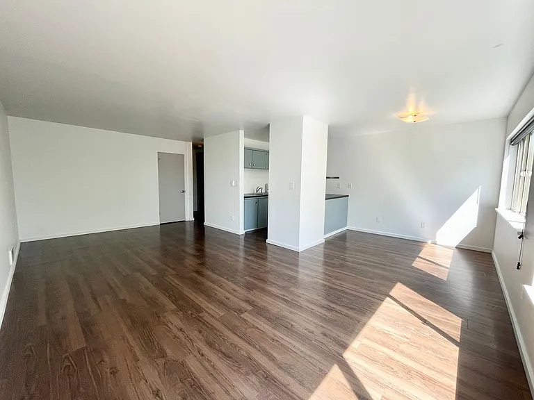Bayview Apartments — Photo 59