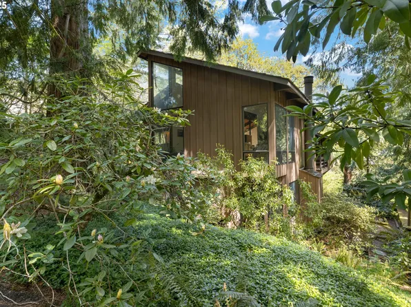 3820 SW Scholls Ferry Rd, Portland, OR 97221
