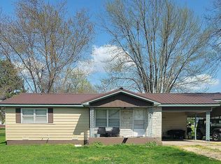 608 N Main St, Mountain Grove, MO 65711