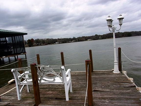3rd image of 108 Oak Hills Dr