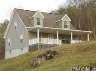 415 Sugar Camp Rd, Mineral Wells, WV 26150
