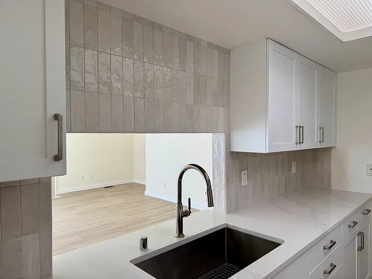 520 Pine St #204 — Photo 2