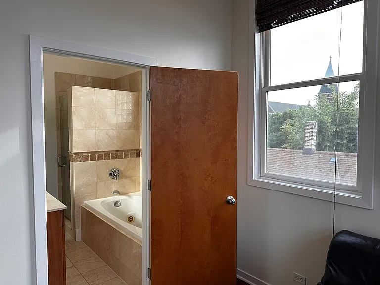 1516 W 19th St #3 — Photo 17