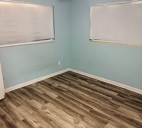 4th image of 1113 Vineyard St