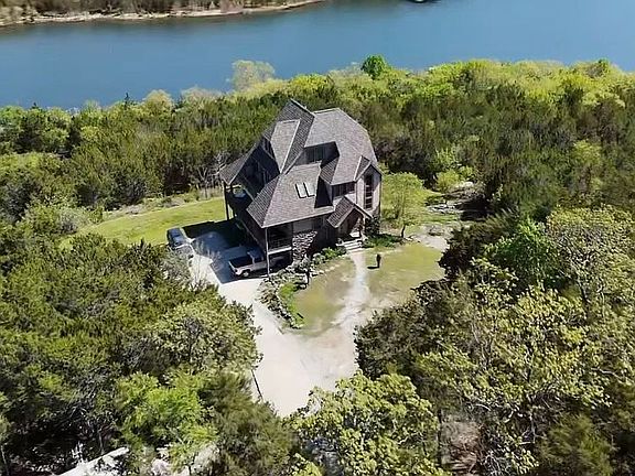 3rd image of 700 Shore Point Rd