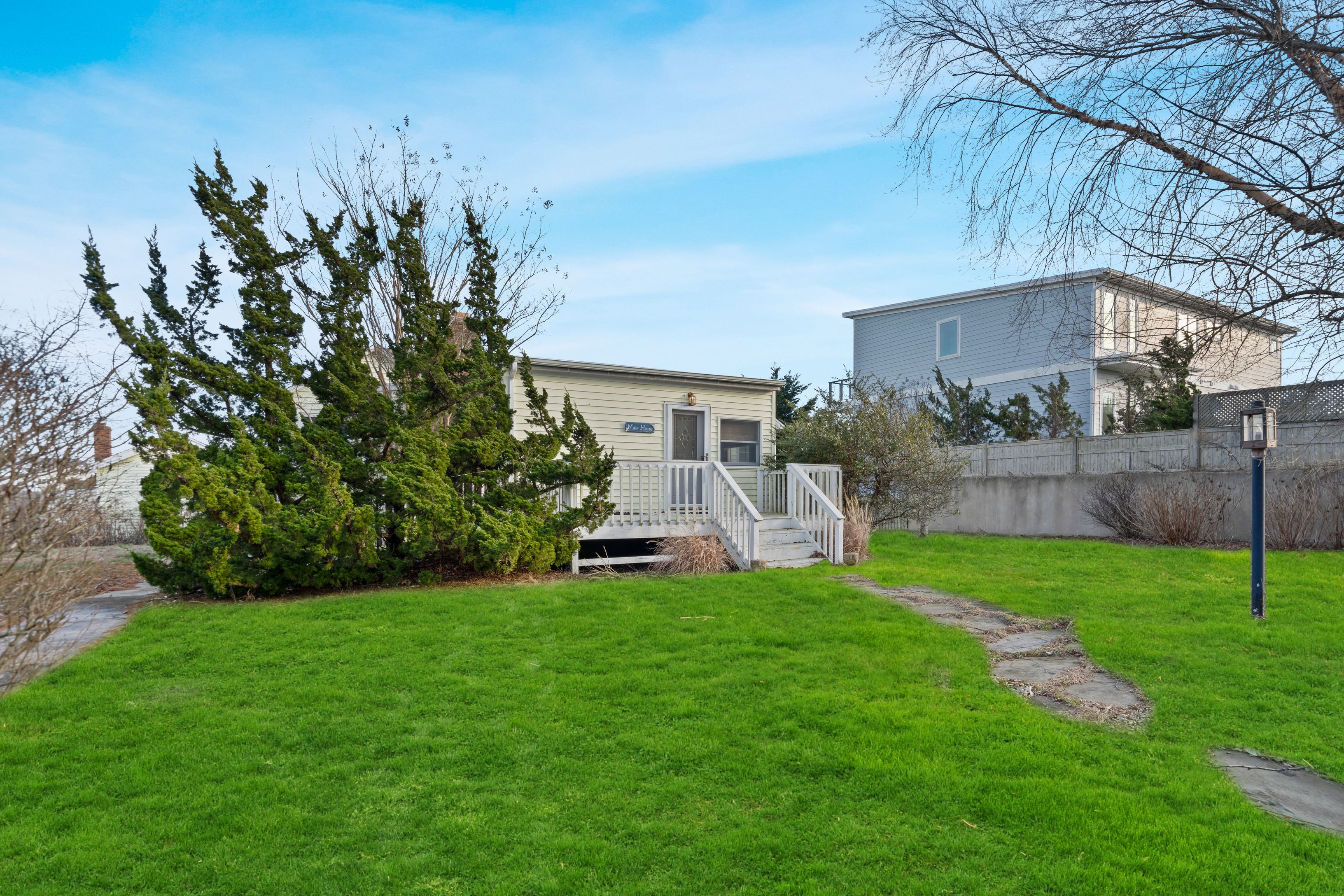 35 Gardners Ln, Hampton Bays, NY 11946 Out East