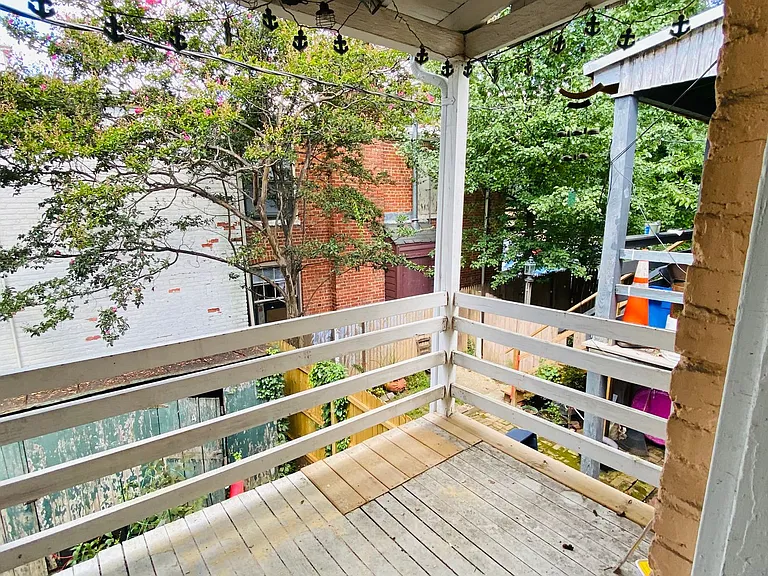 2 N. Dooley Ave. — Photo 5