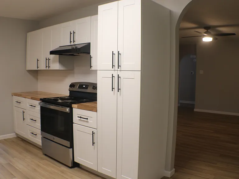 340 Armstrong Dr — Photo 2