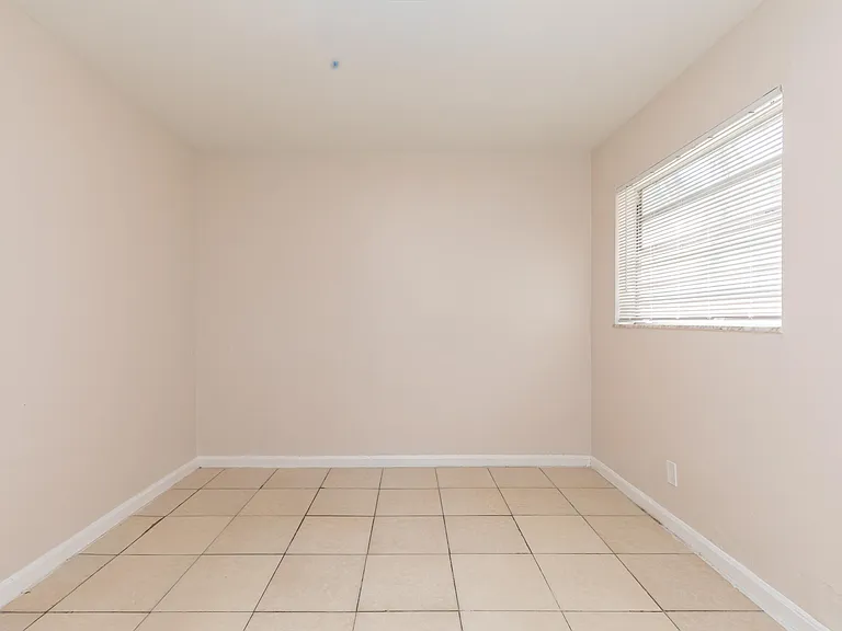 7750 SW 10th Ct #B — Photo 17