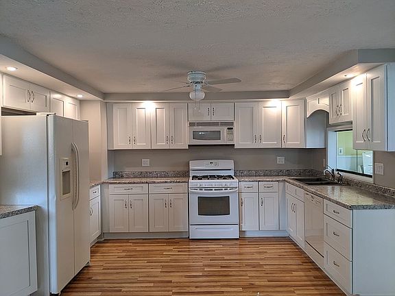 Completely renovated kitchen