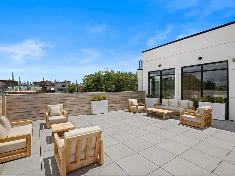4525 Bergenwood Ave #207 — Photo 23