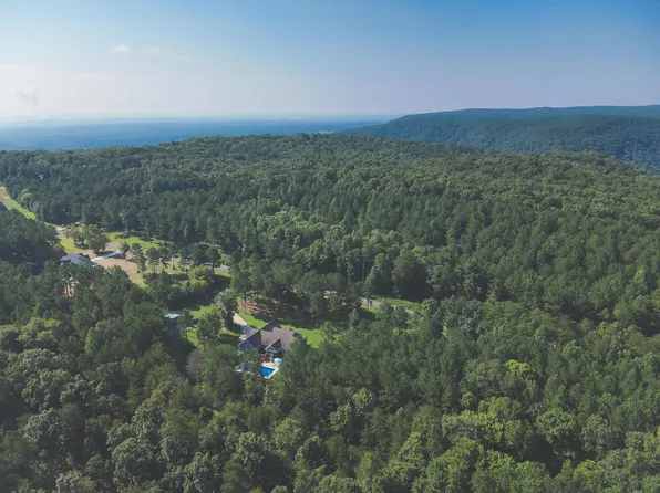 833 Highgate Point, Soddy Daisy, TN 37379