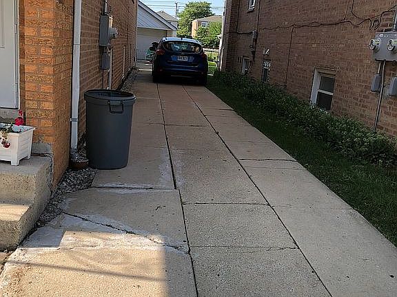 Drive way long for 4 cars