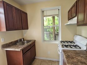 72 Mill River St