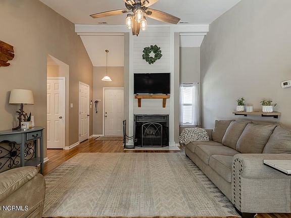 5th image of 621 Walden Pl