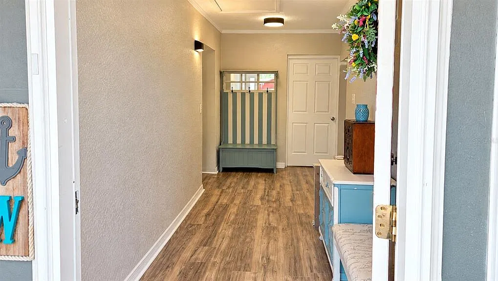 3 bed, 2.0 bath, 2060 sqft, $2,500 — Photo 2