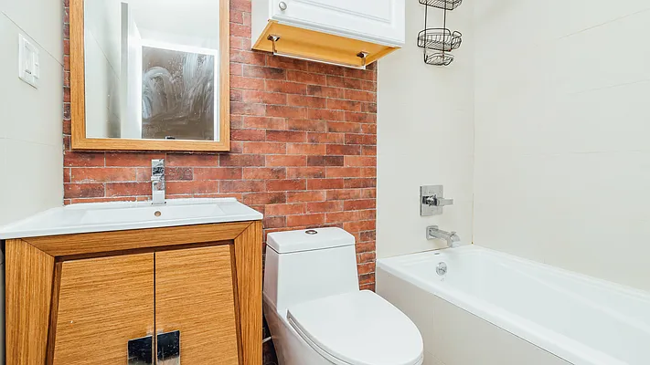 Rented by Nooklyn NYC LLC | media 18