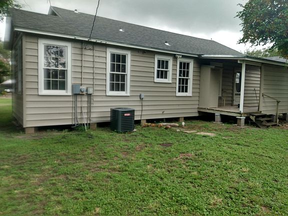2nd image of 718 W Henrietta Ave